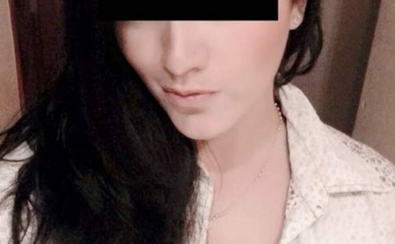 Adelina Albu Lewat Facebook, Wanita Cantik ini Meminta Pria Menghamilinya