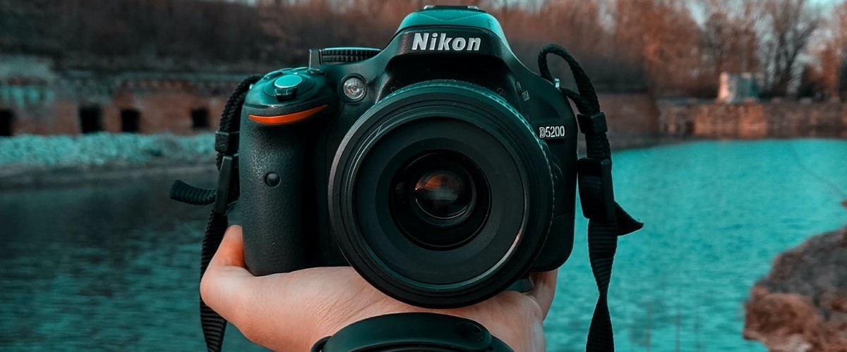 Rekomendasi kamera DSLR terbaik Nikon D5200 Kit AF S18 55mm